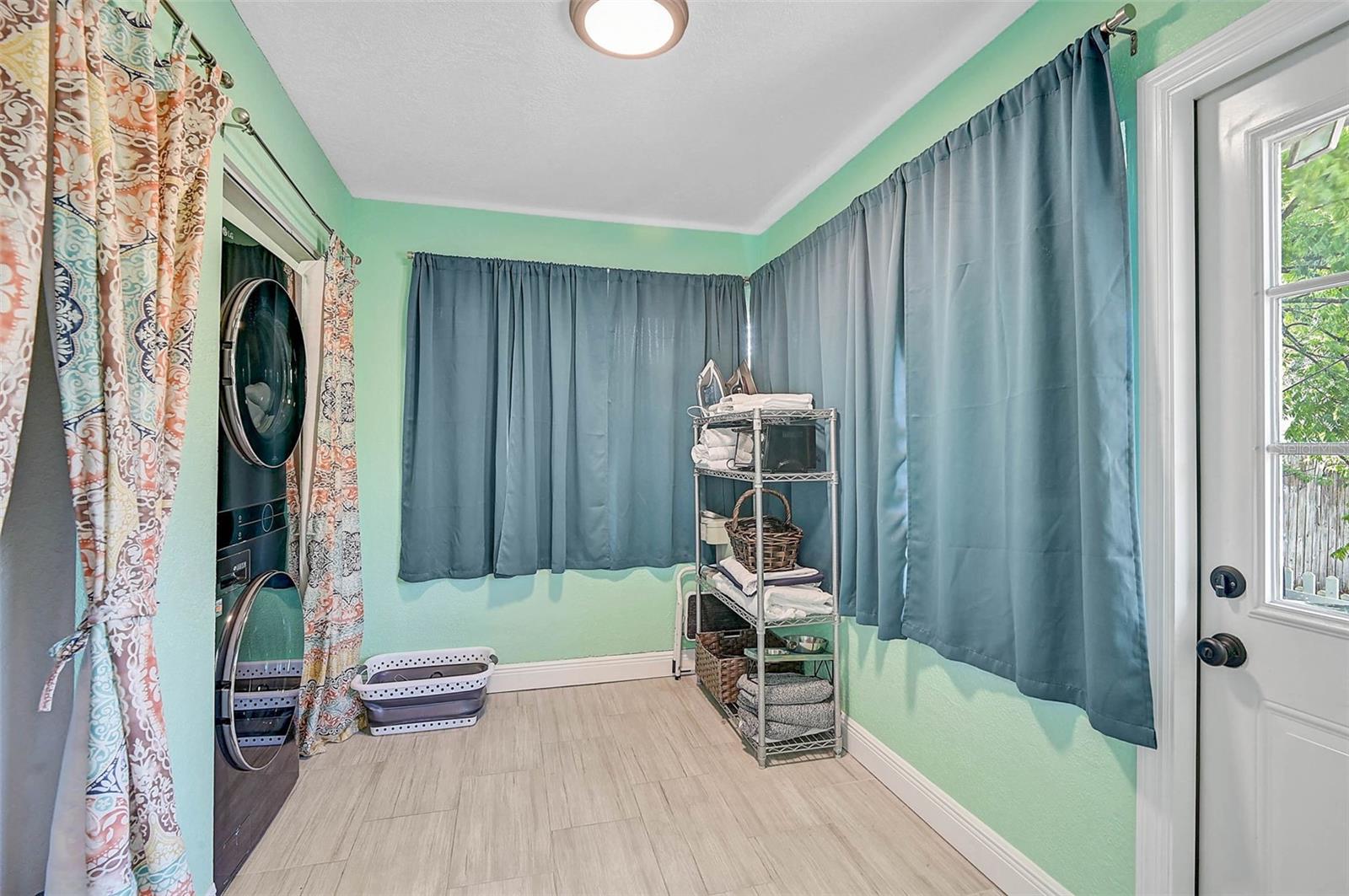 Listing photo id 12 for 1217 Ellicott Street