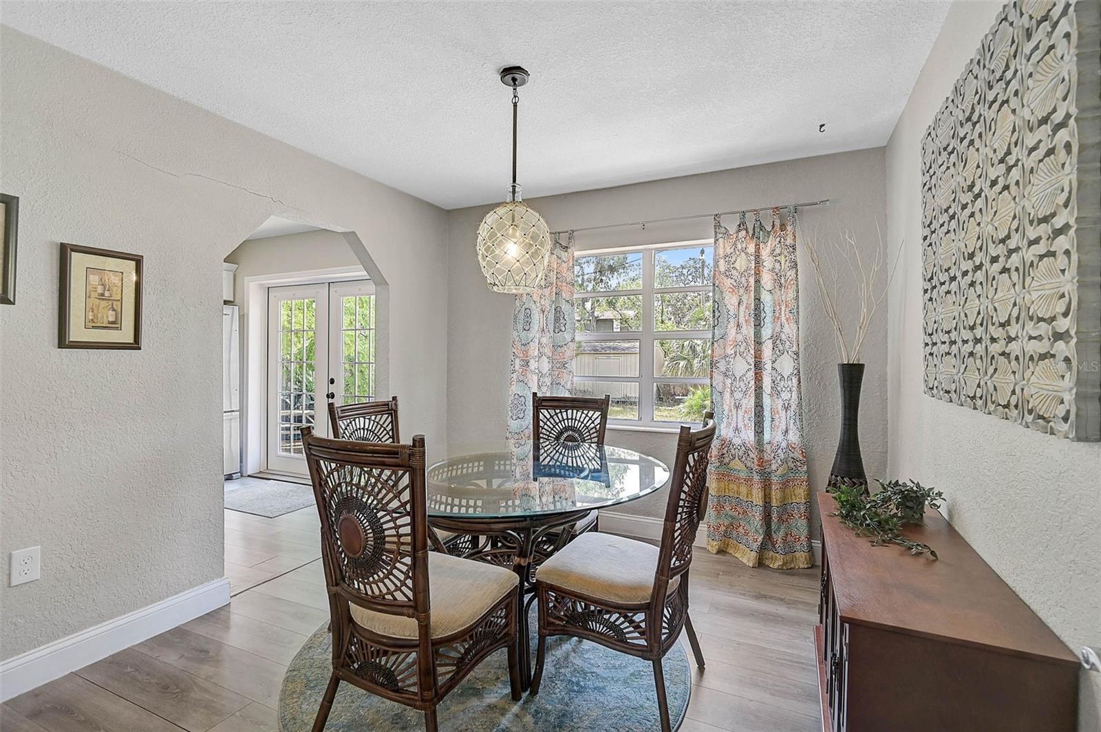 Listing photo id 13 for 1217 Ellicott Street