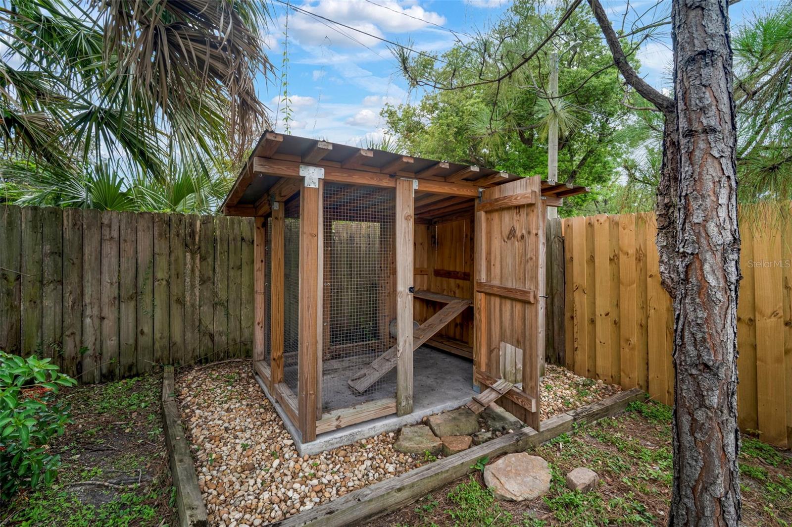 Listing photo id 30 for 1217 Ellicott Street