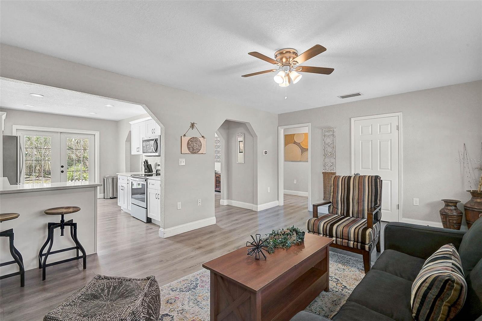 Listing photo id 4 for 1217 Ellicott Street