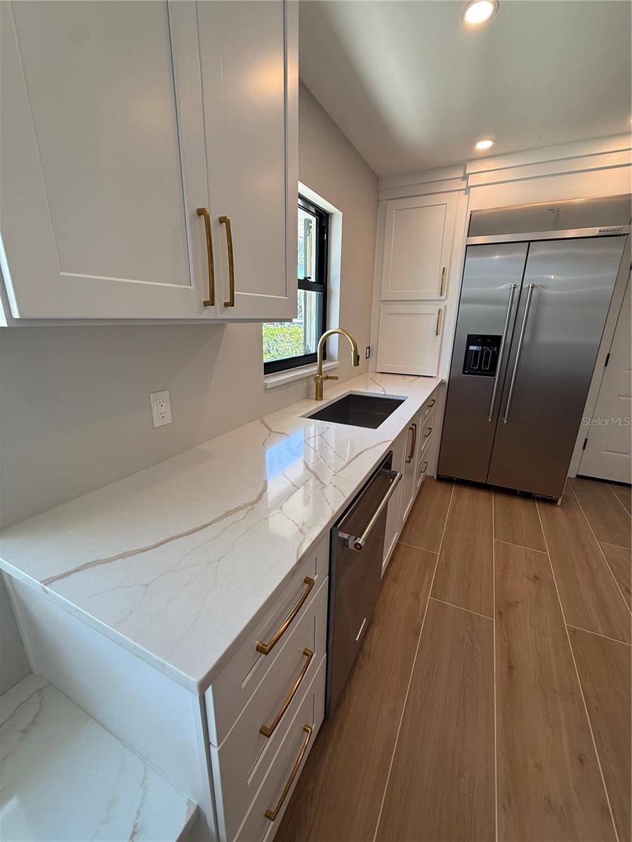 Image 10 of 43 For 808 25th Avenue W