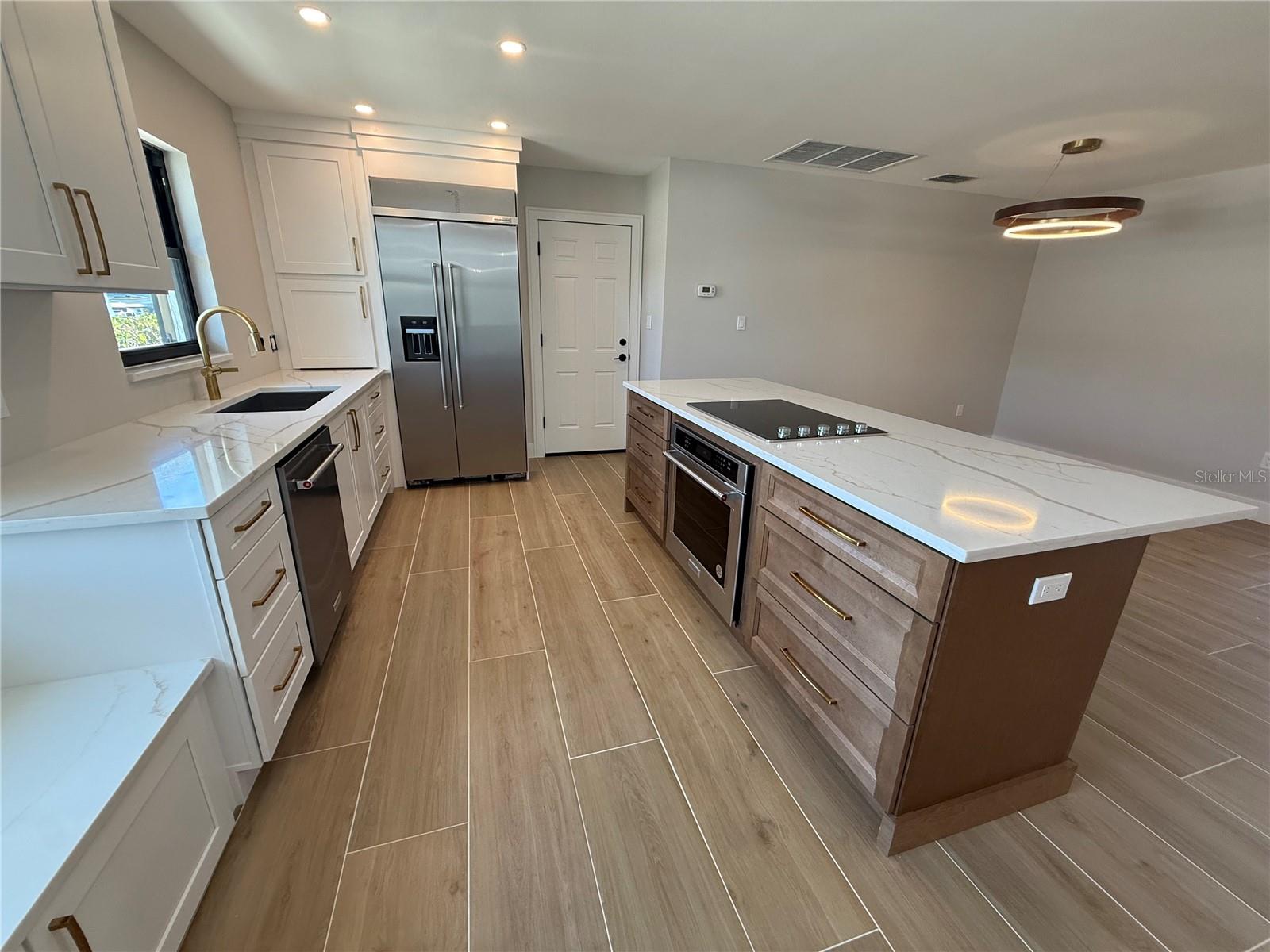 Image 11 of 43 For 808 25th Avenue W