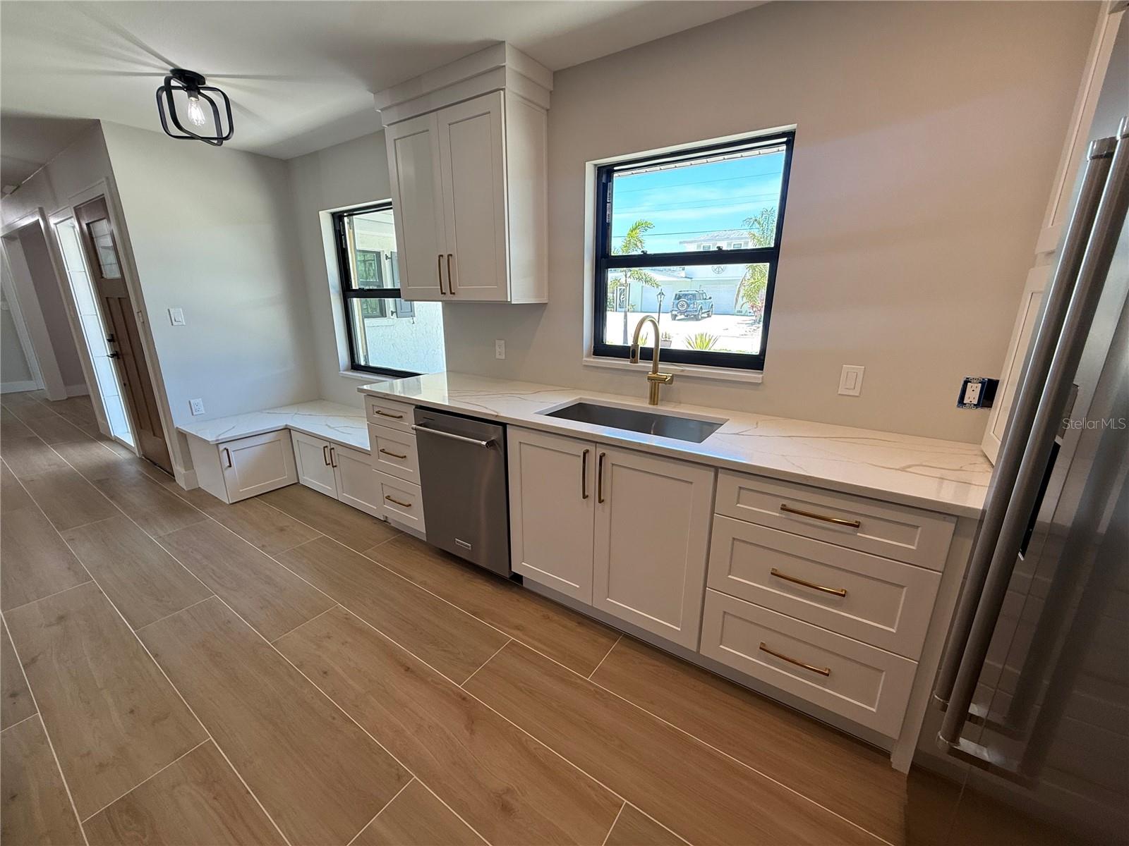 Image 12 of 43 For 808 25th Avenue W