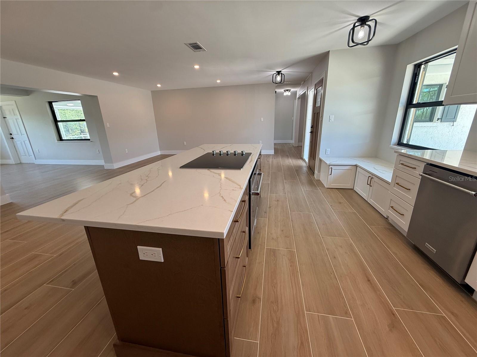 Image 13 of 43 For 808 25th Avenue W