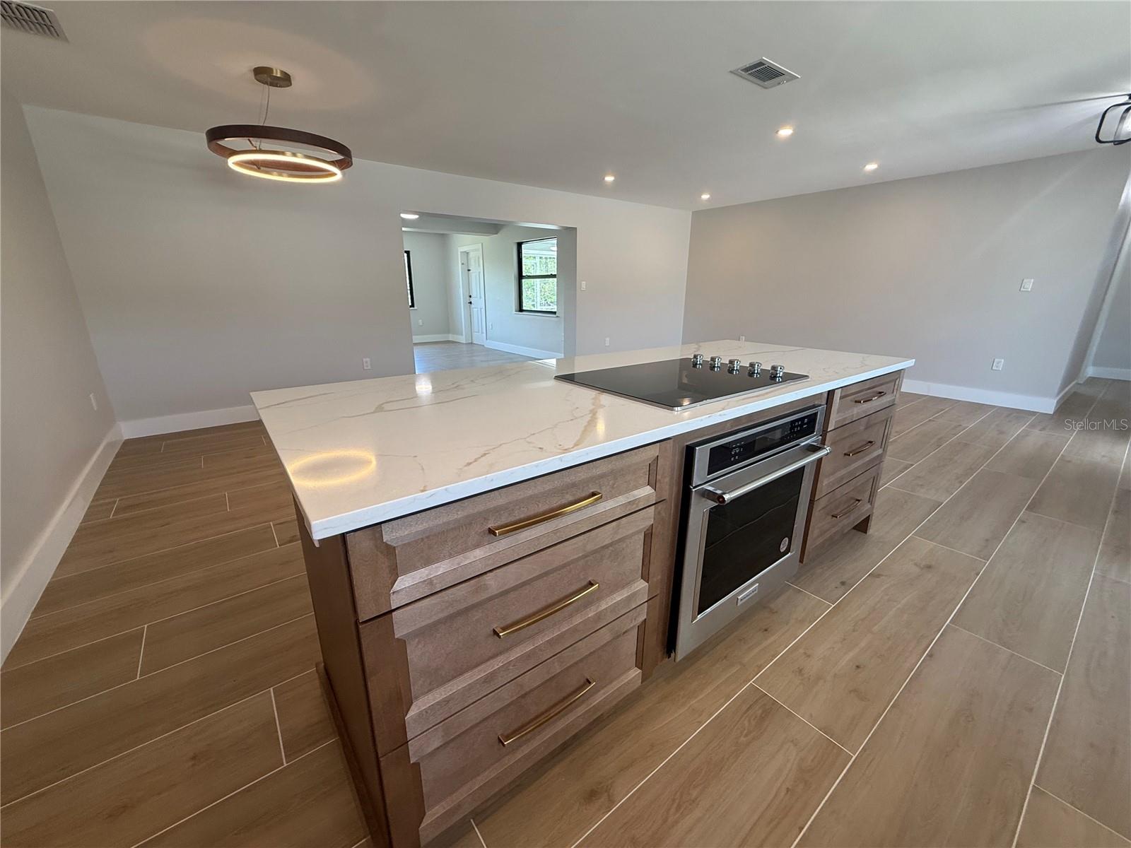 Image 14 of 43 For 808 25th Avenue W