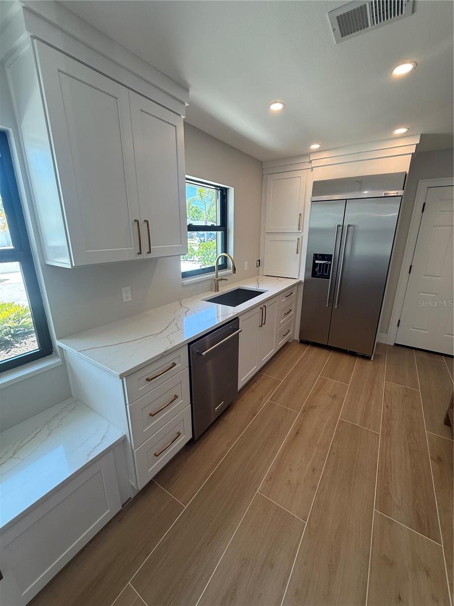 Image 15 of 43 For 808 25th Avenue W
