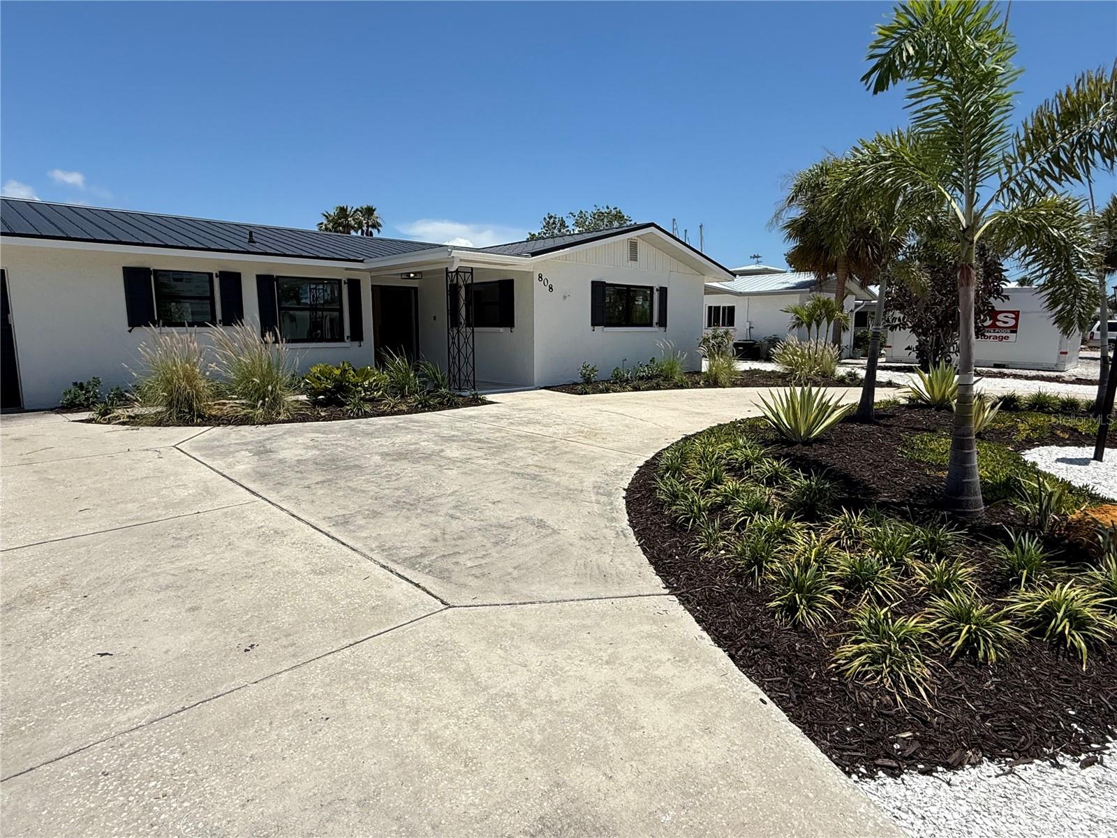 Image 2 of 43 For 808 25th Avenue W