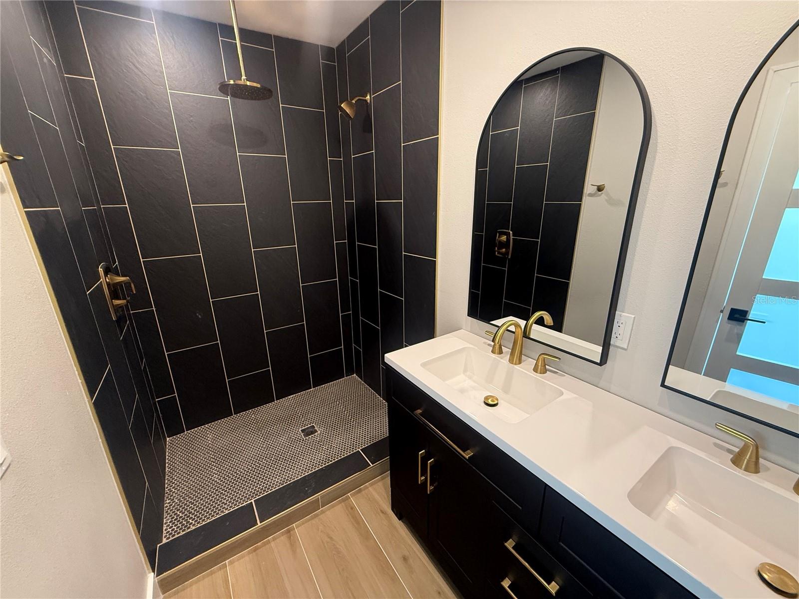 Image 21 of 43 For 808 25th Avenue W