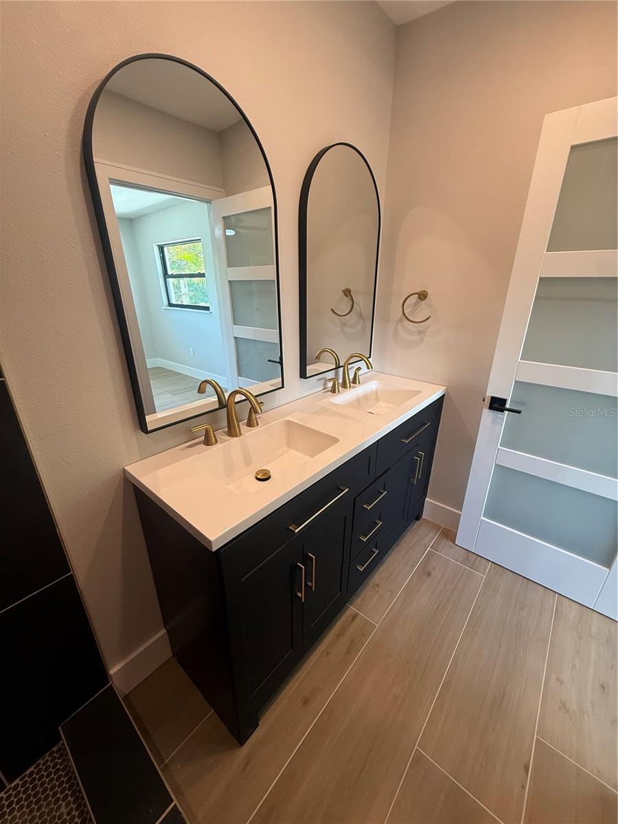 Image 22 of 43 For 808 25th Avenue W