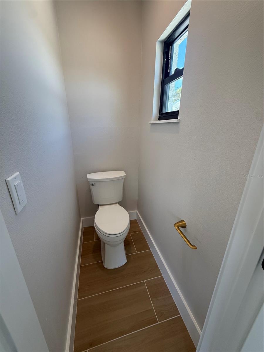 Image 24 of 43 For 808 25th Avenue W
