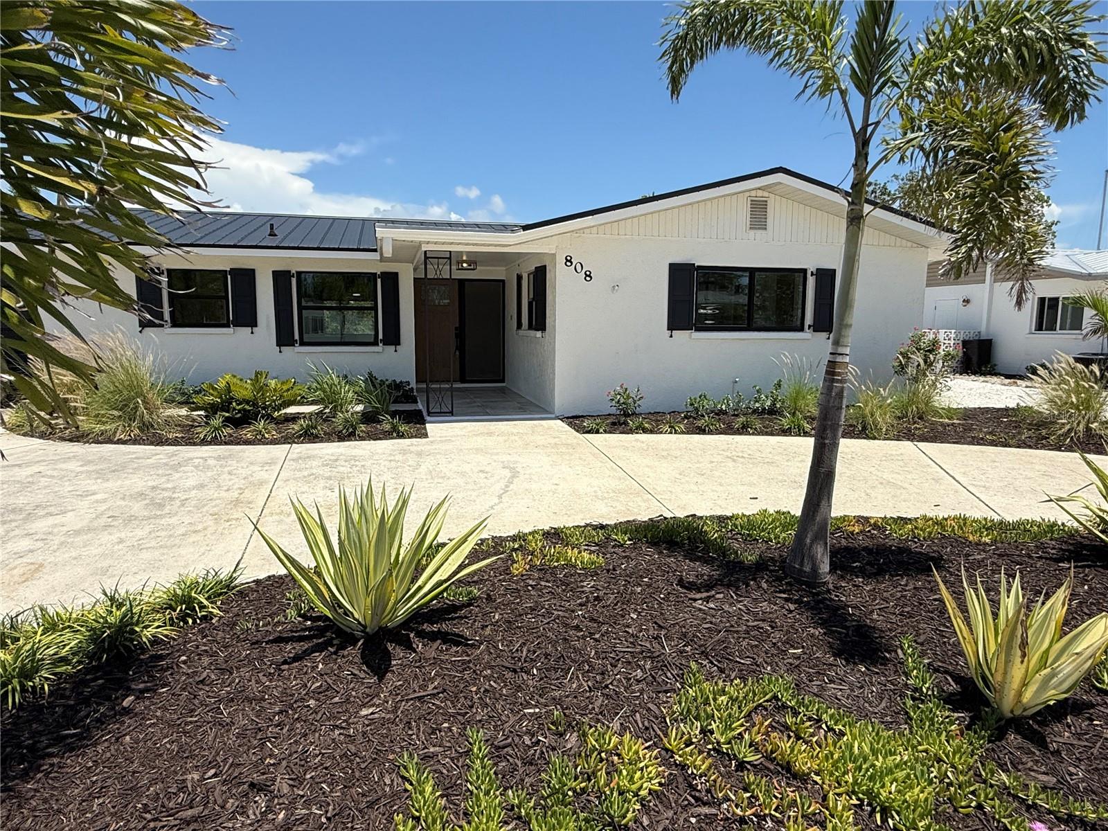 Image 3 of 43 For 808 25th Avenue W