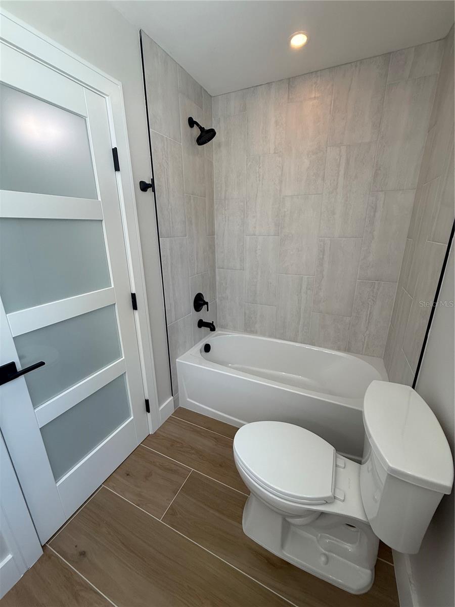 Image 35 of 43 For 808 25th Avenue W