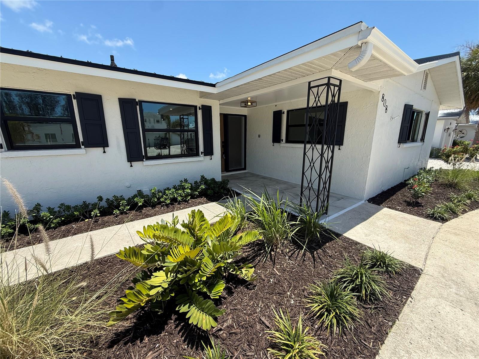 Image 5 of 43 For 808 25th Avenue W