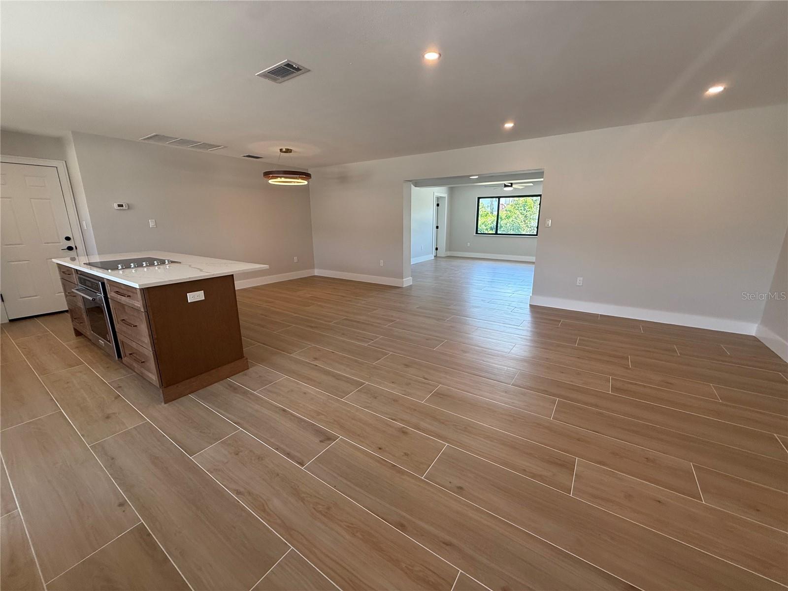 Image 7 of 43 For 808 25th Avenue W