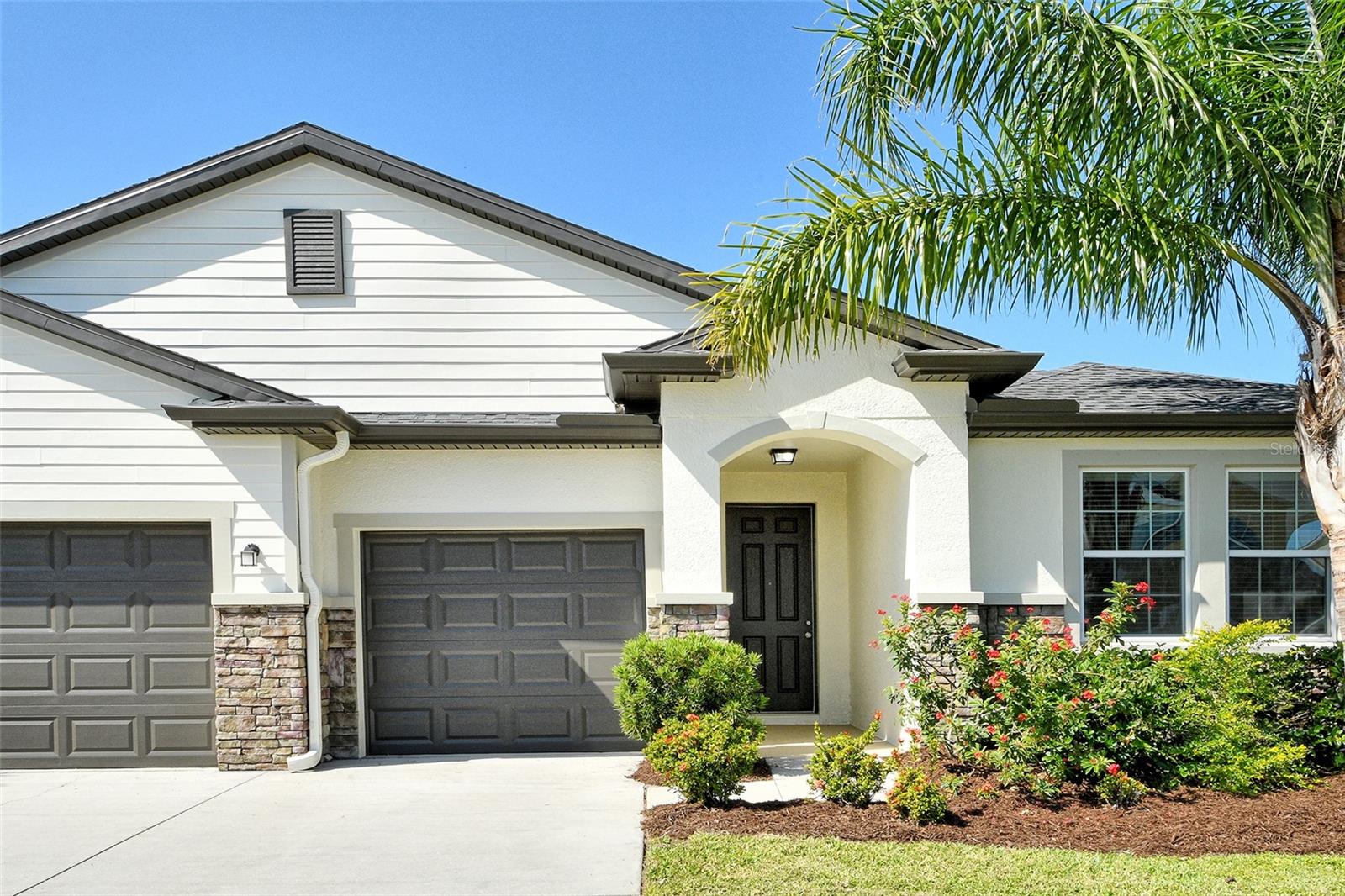 Image 4 of 74 For 364 Grande Vista Boulevard