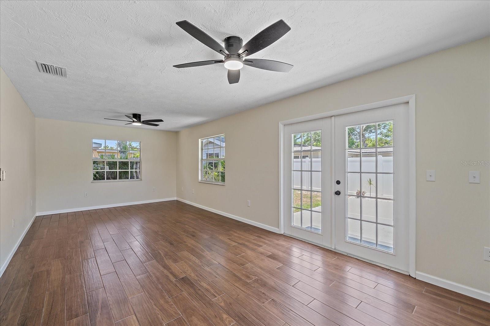 Image 17 of 36 For 2953 Oak Street