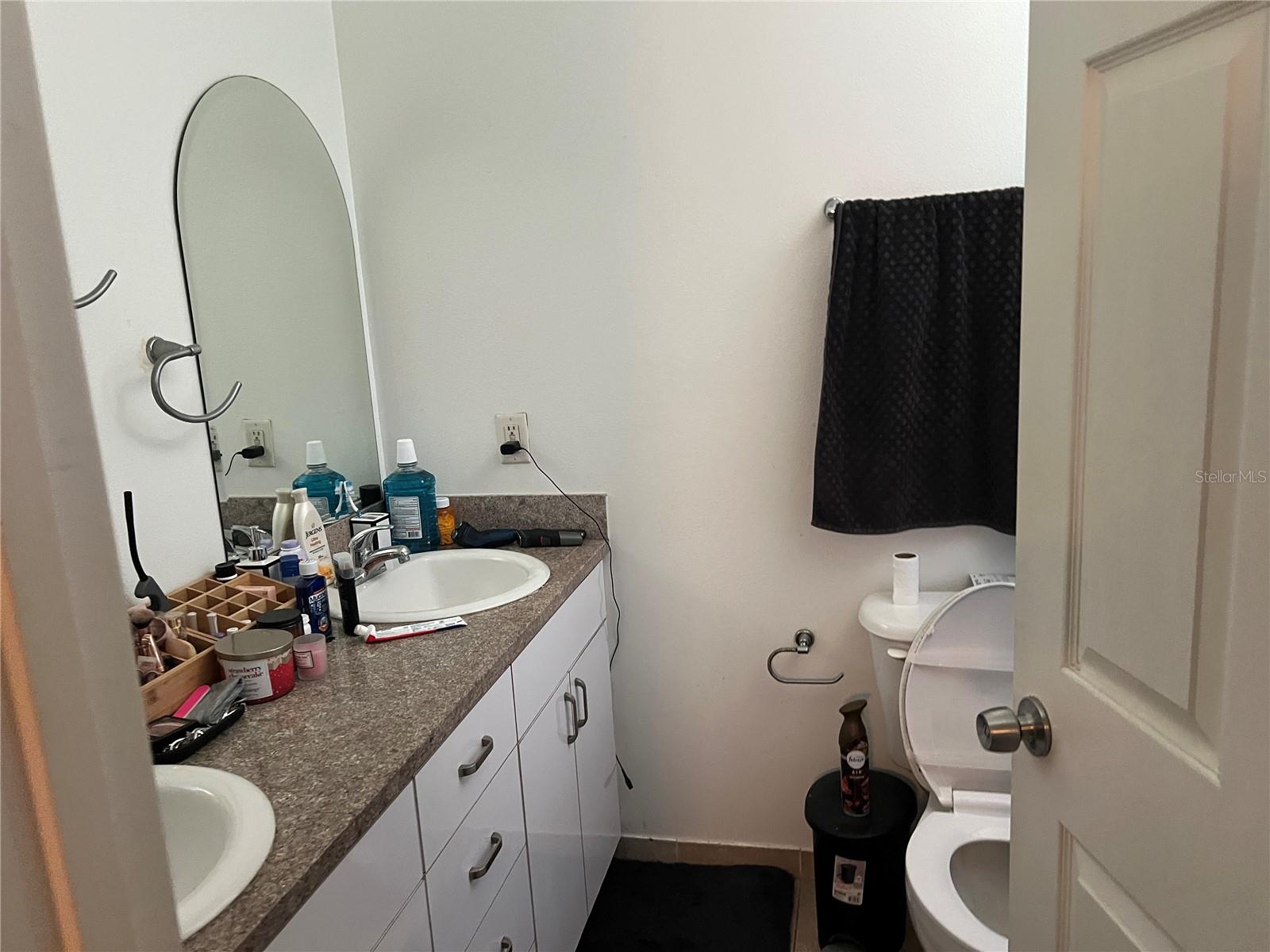 Listing photo id 2 for 5006 Atwood Terrace
