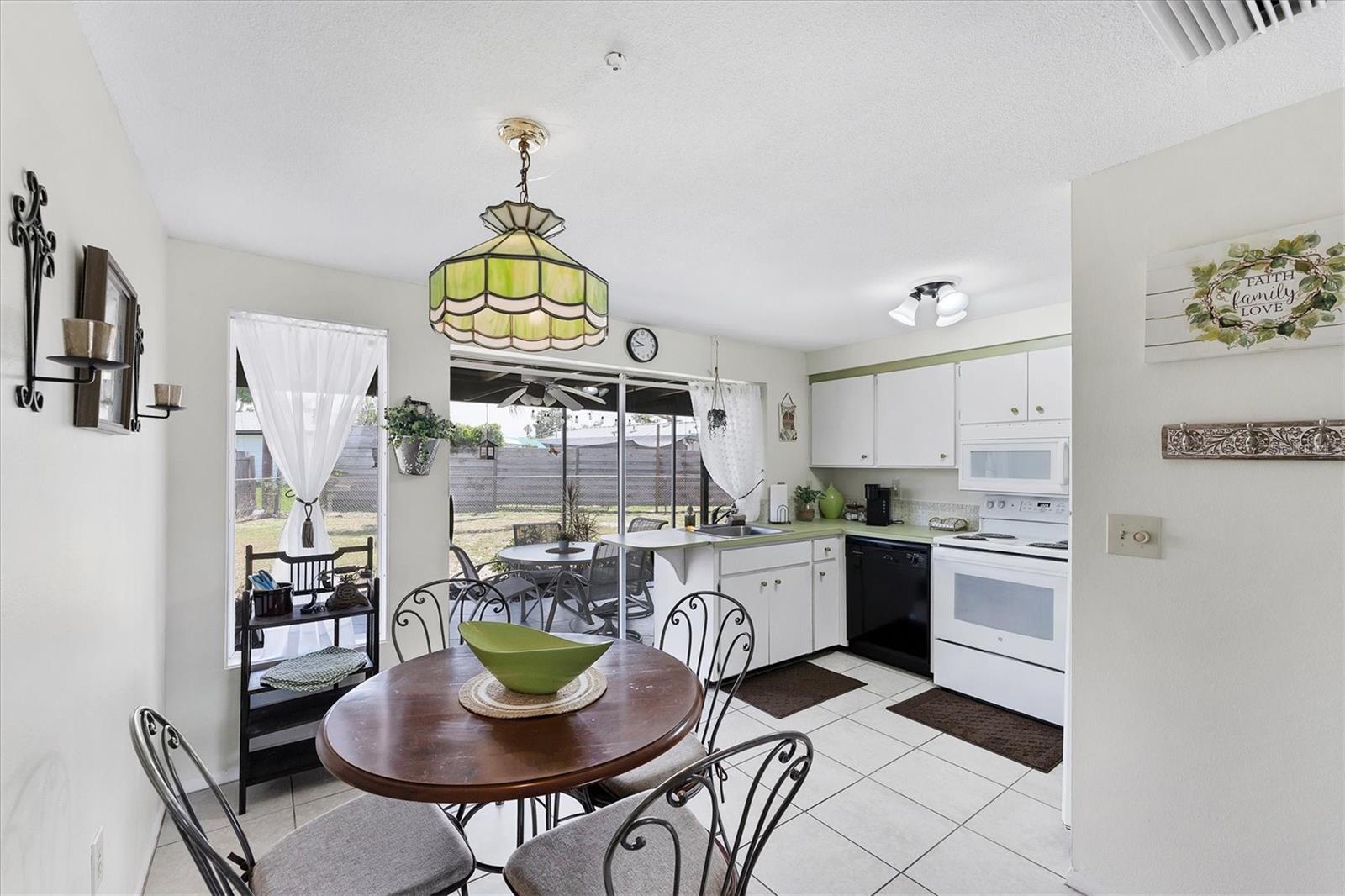Image 8 of 22 For 4535 Maceachen Boulevard