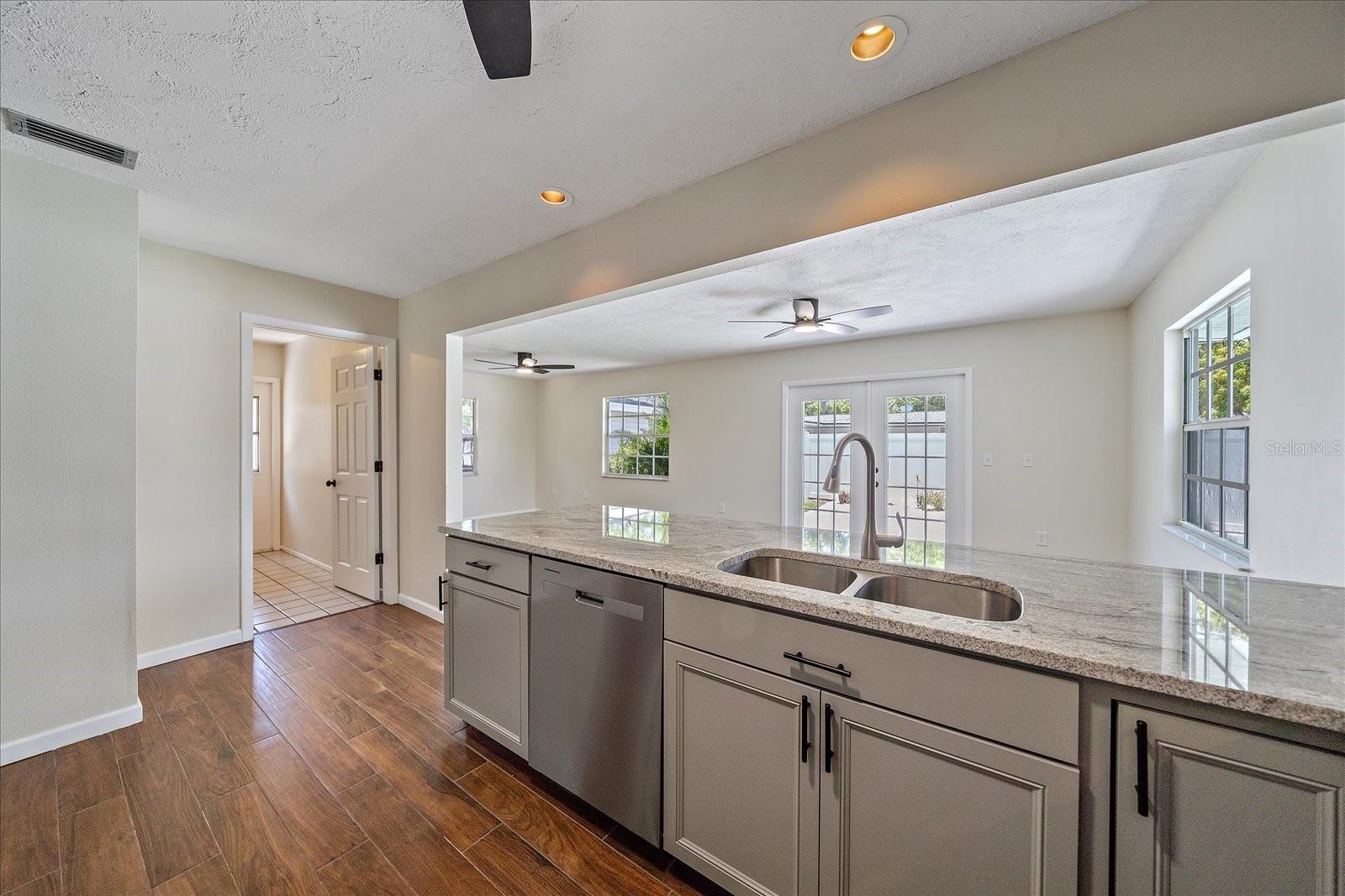 Image 10 of 36 For 2953 Oak Street