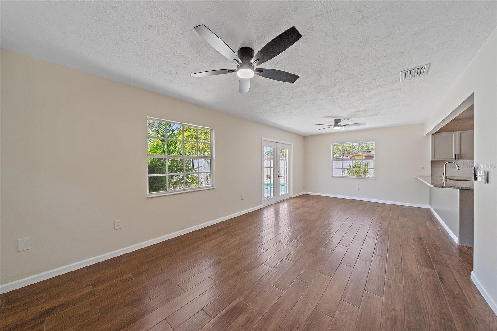 Image 14 of 36 For 2953 Oak Street