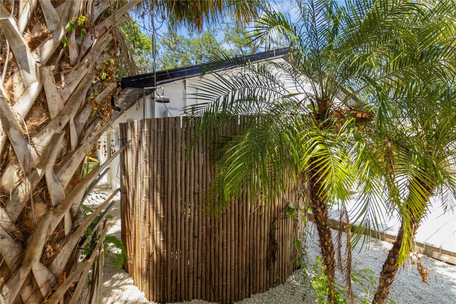 Listing photo id 31 for 2410 Floyd Street