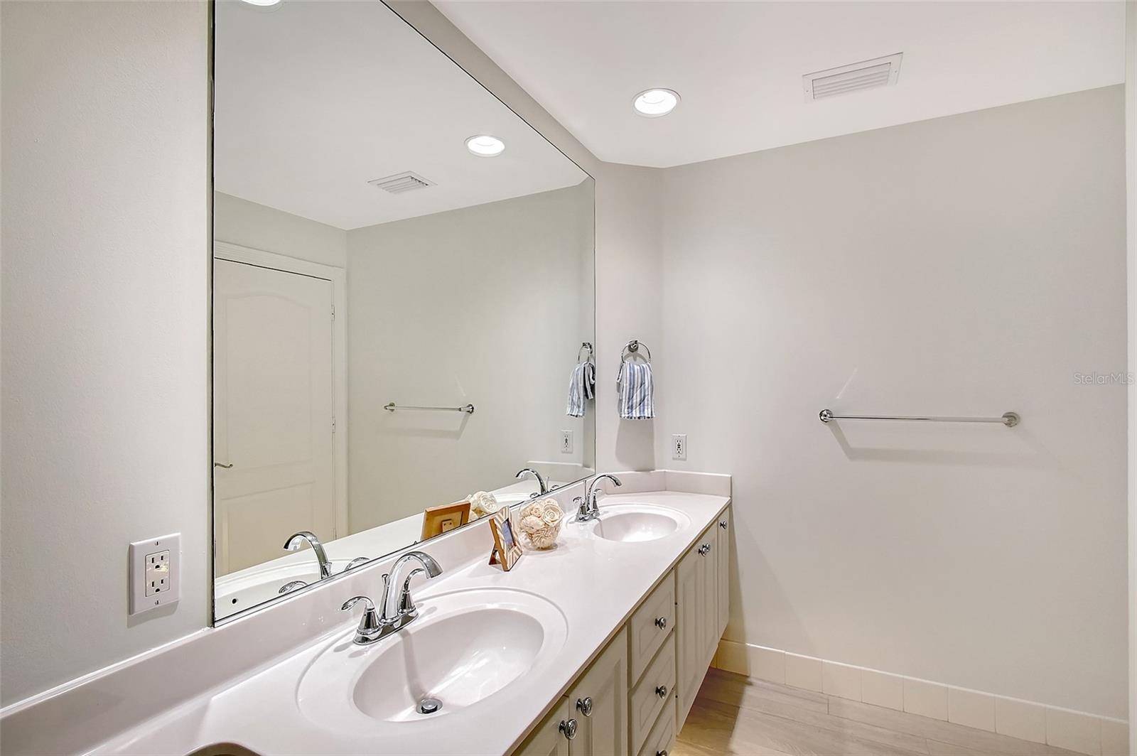 Image 18 of 37 For 5787 Ivrea Drive