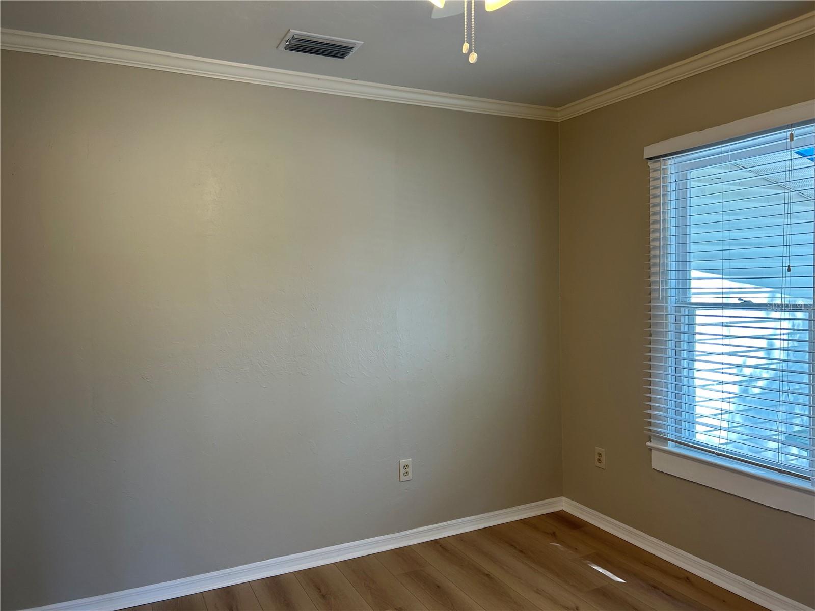 Image 12 of 15 For 929 23rd Street W