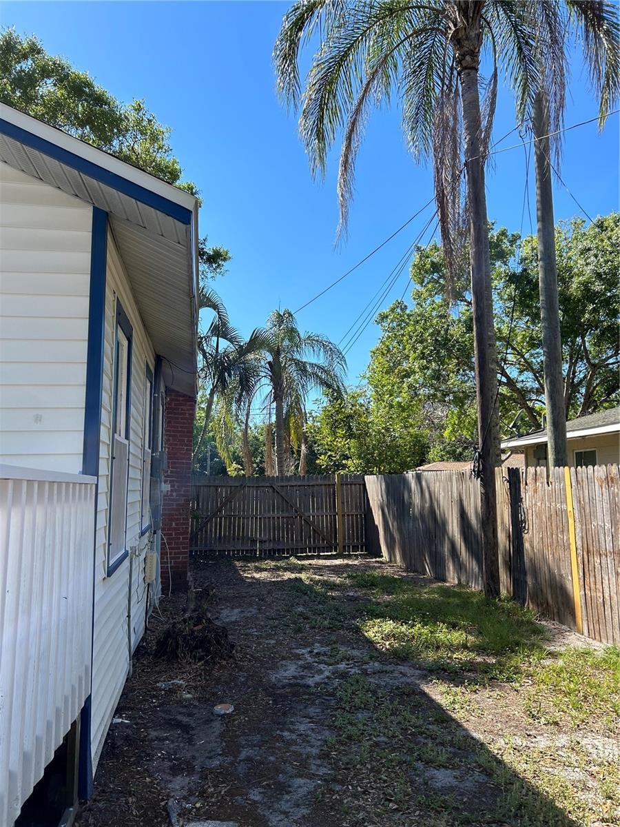 Image 15 of 15 For 929 23rd Street W
