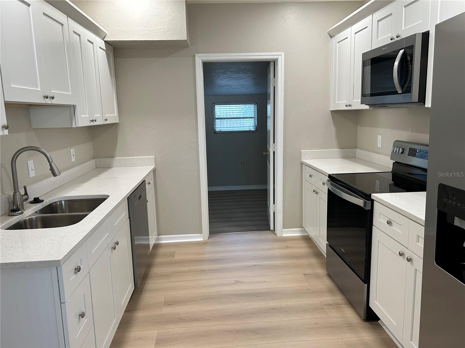 Image 3 of 15 For 929 23rd Street W