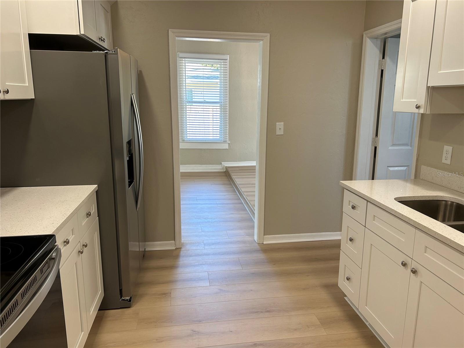 Image 4 of 15 For 929 23rd Street W