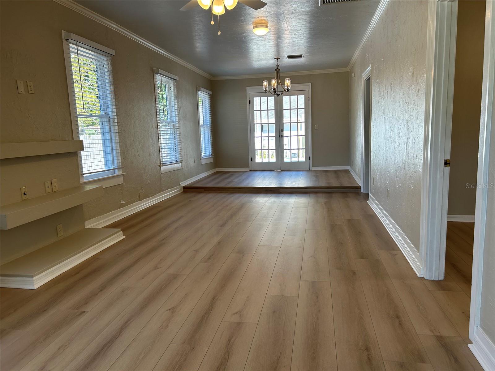 Image 7 of 15 For 929 23rd Street W