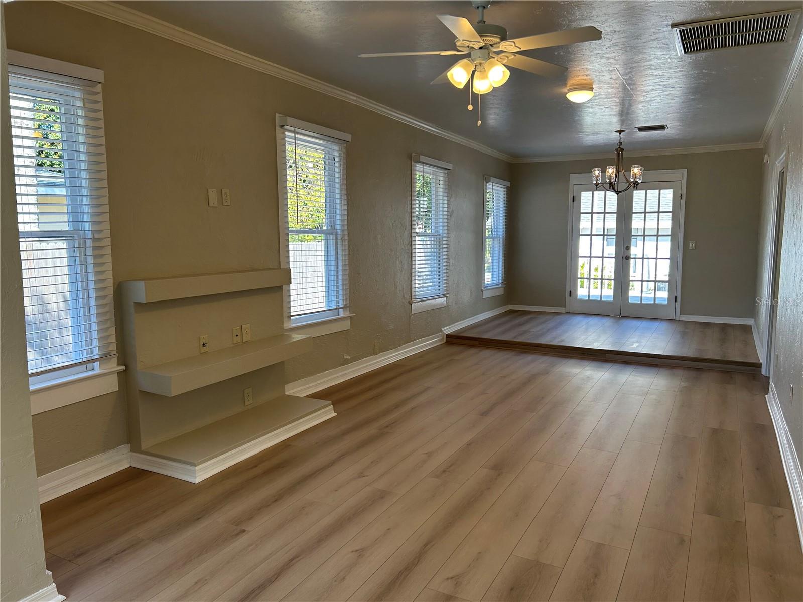 Image 9 of 15 For 929 23rd Street W