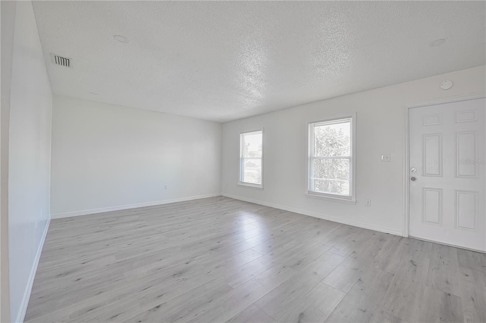Image 4 of 26 For 478 Orange Drive Nw