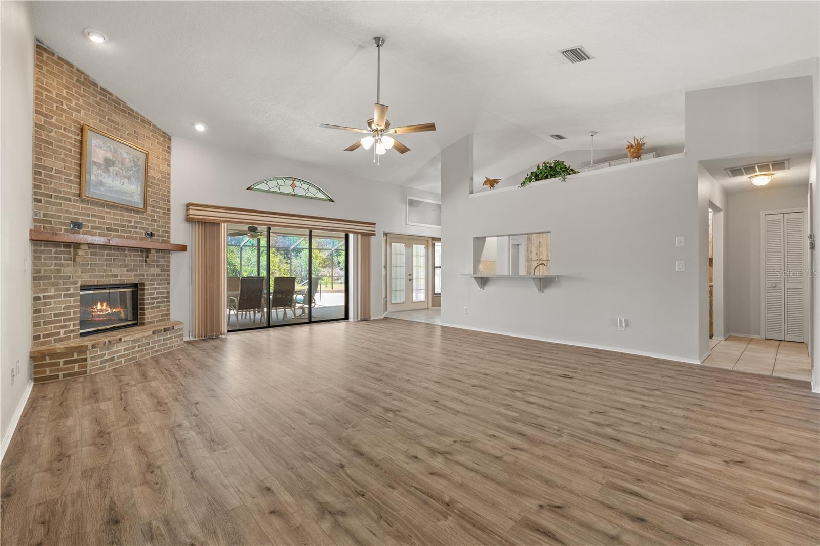 Image 4 of 25 For 4622 34th Court E