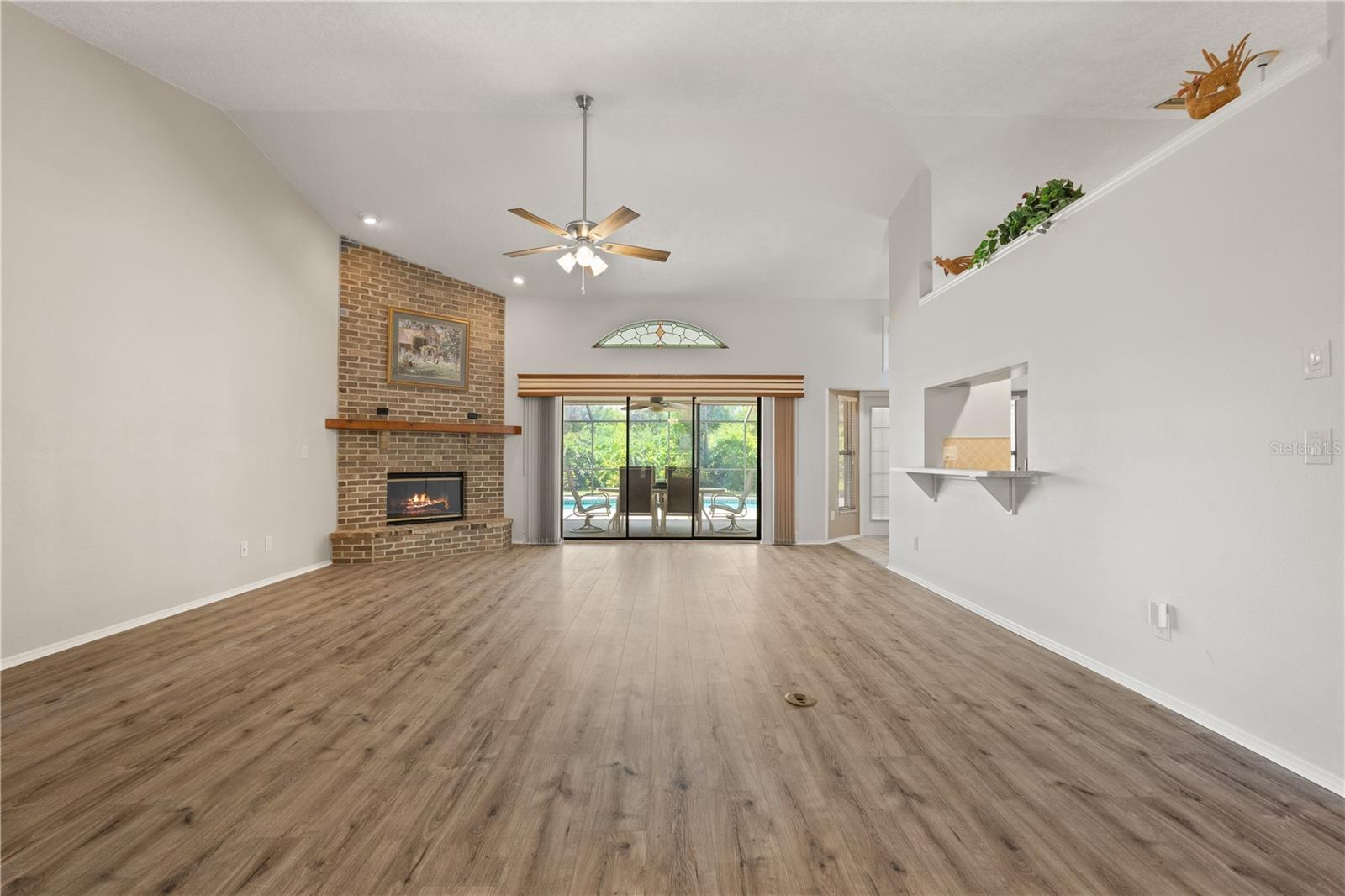 Image 5 of 25 For 4622 34th Court E