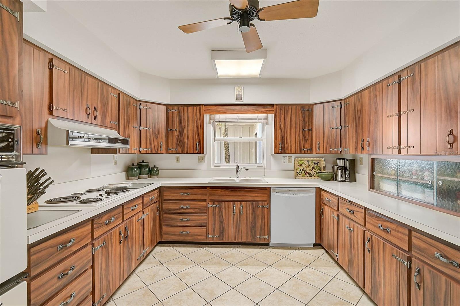 Image 19 of 37 For 3970 Prairie Dunes Drive