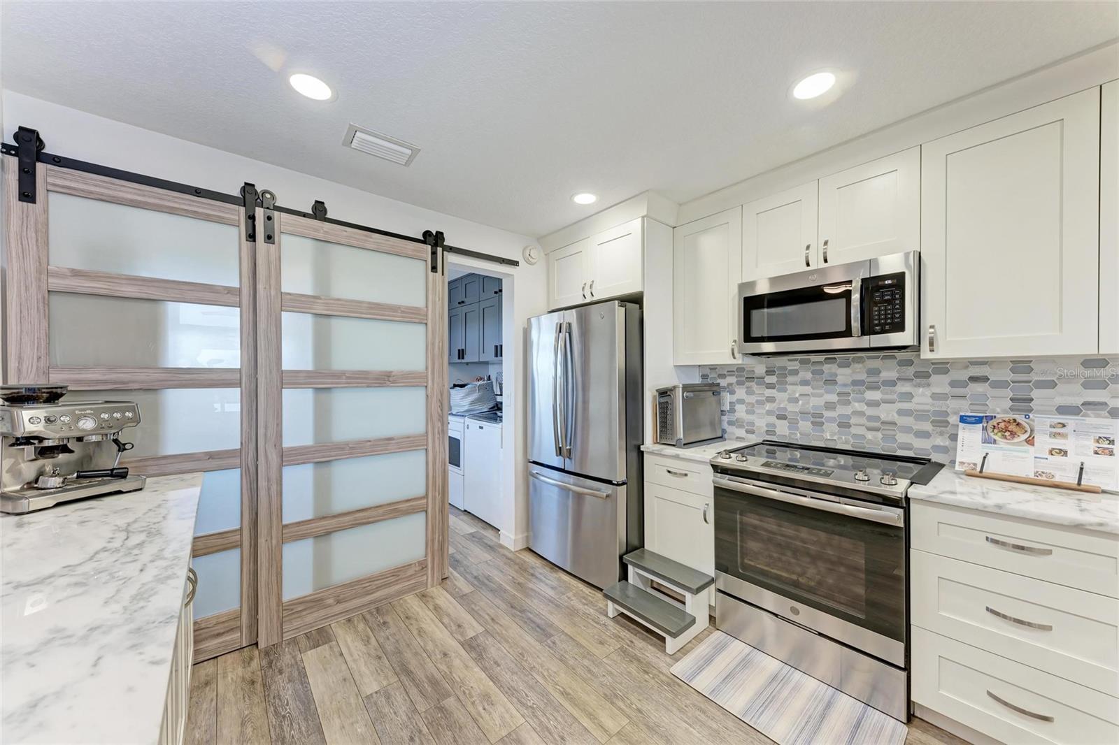 Image 12 of 47 For 515 Leffingwell Avenue 210