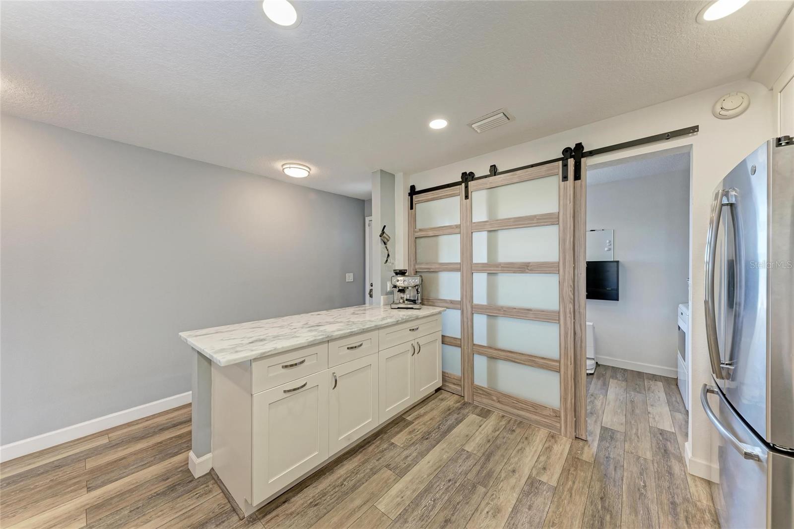 Image 13 of 47 For 515 Leffingwell Avenue 210