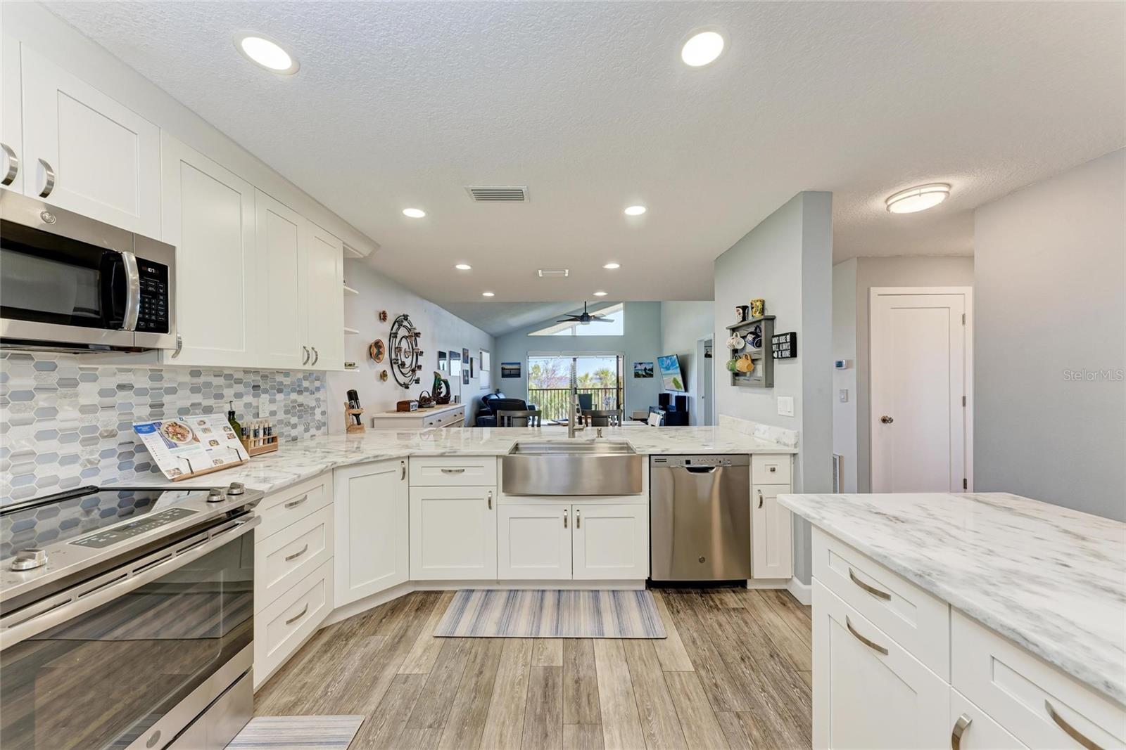 Image 14 of 47 For 515 Leffingwell Avenue 210