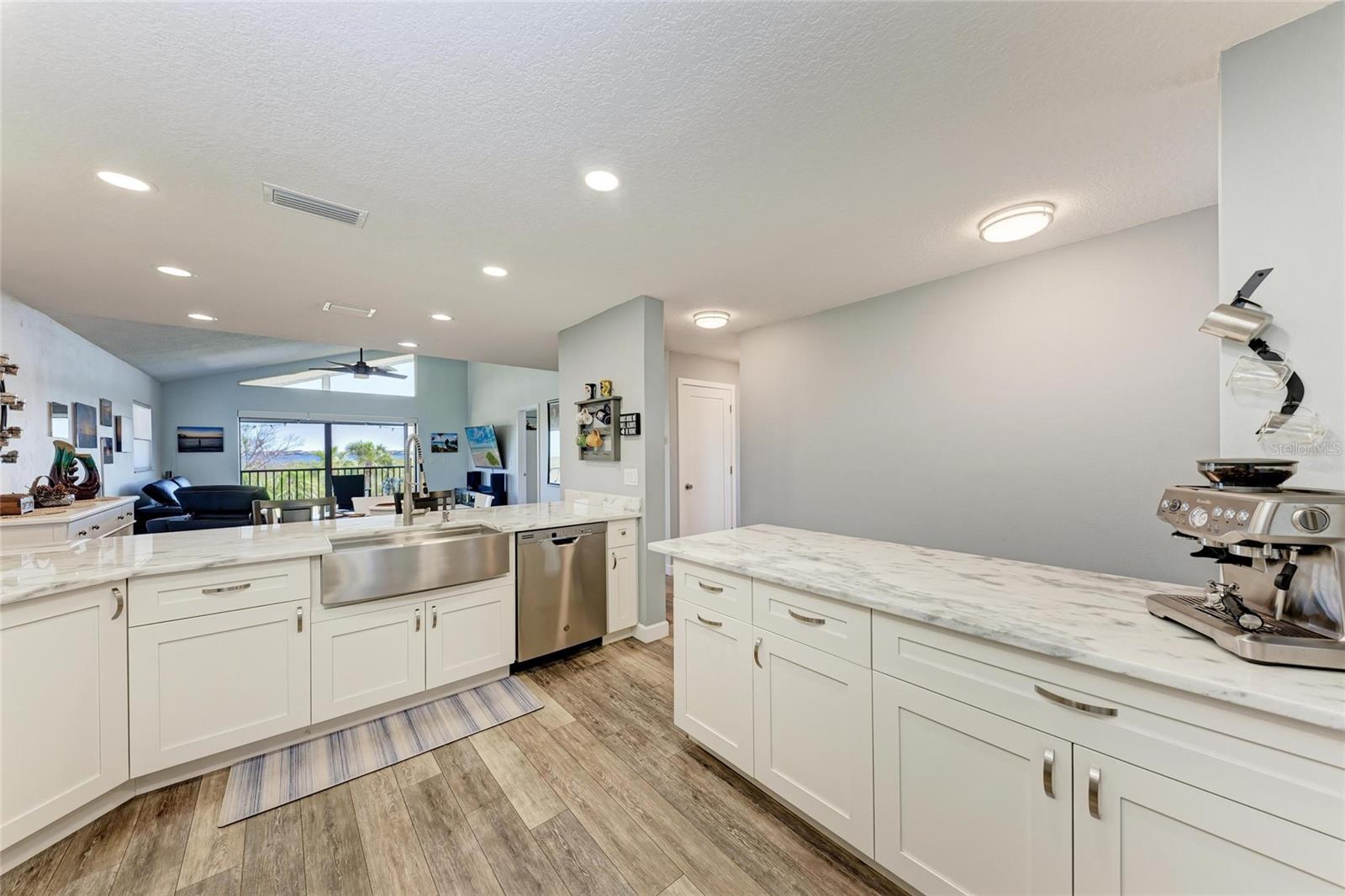 Image 15 of 47 For 515 Leffingwell Avenue 210
