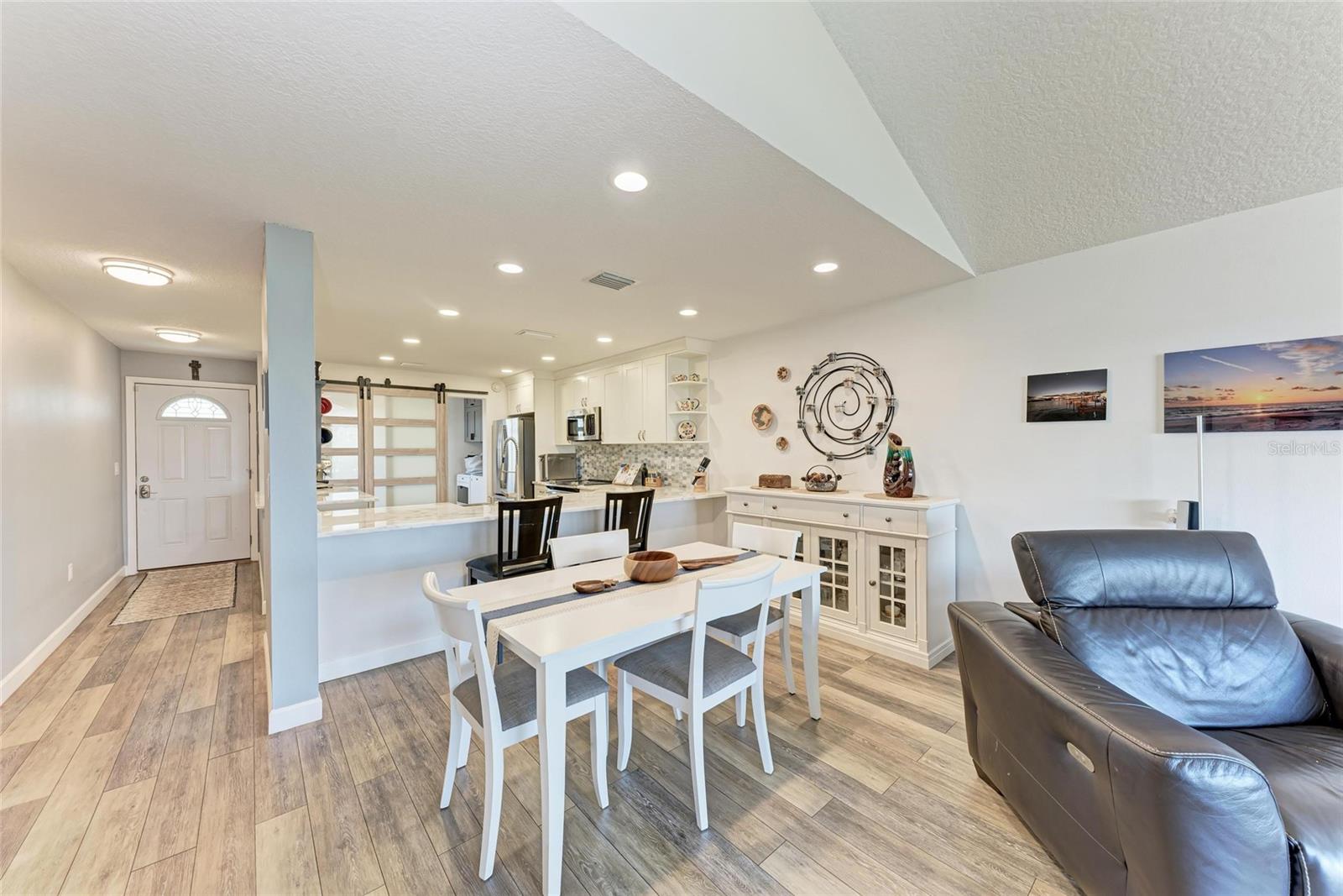 Image 16 of 47 For 515 Leffingwell Avenue 210