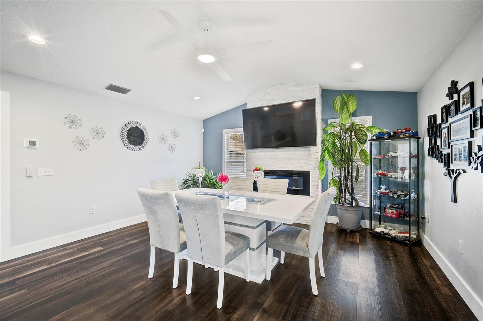 Image 11 of 46 For 5565 Sweetwater Oak Drive