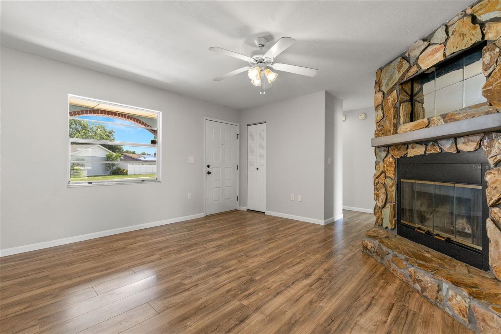 Image 4 of 28 For 1035 Axlewood Circle