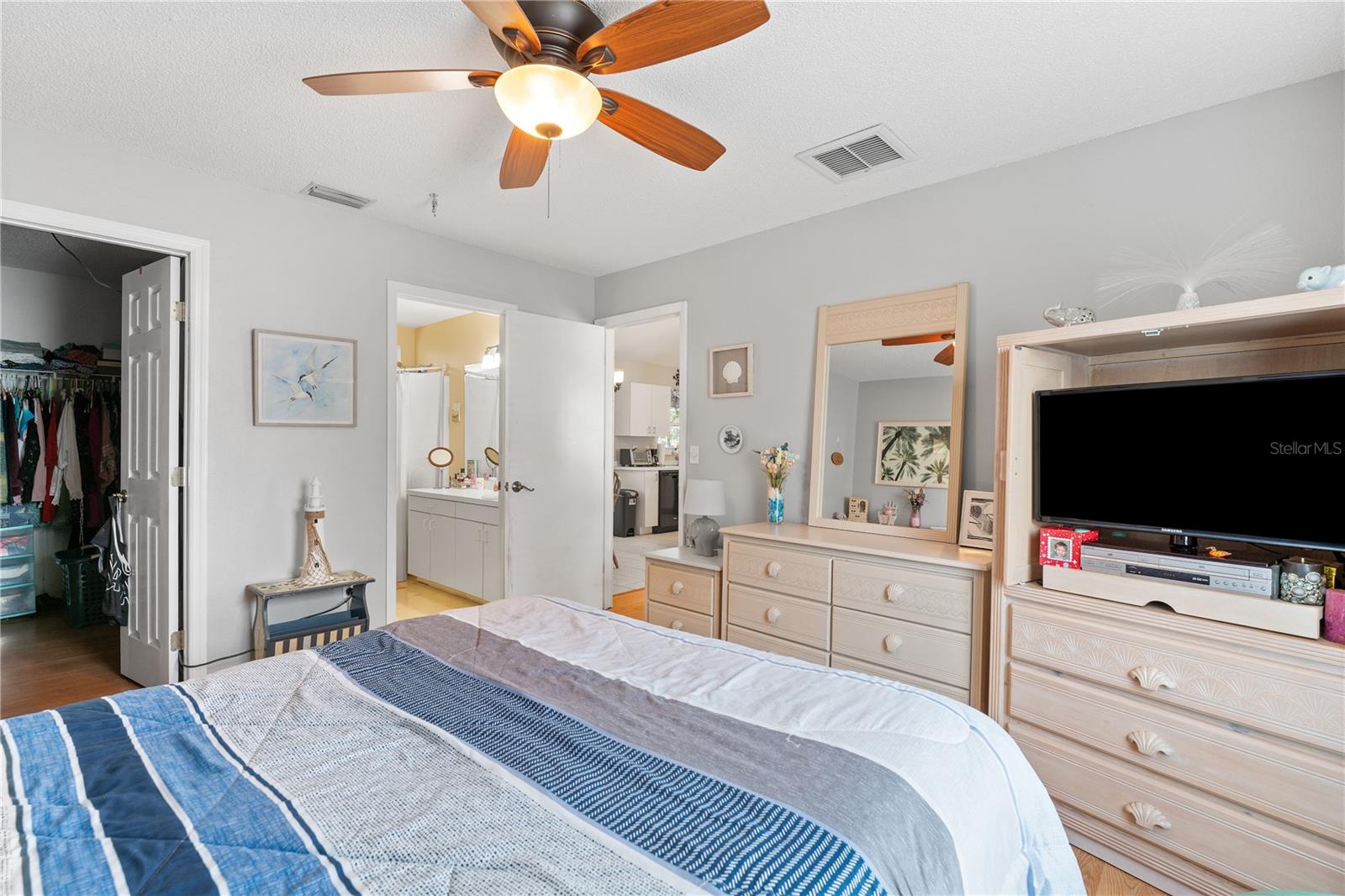 Image 7 of 25 For 712 68th Avenue W