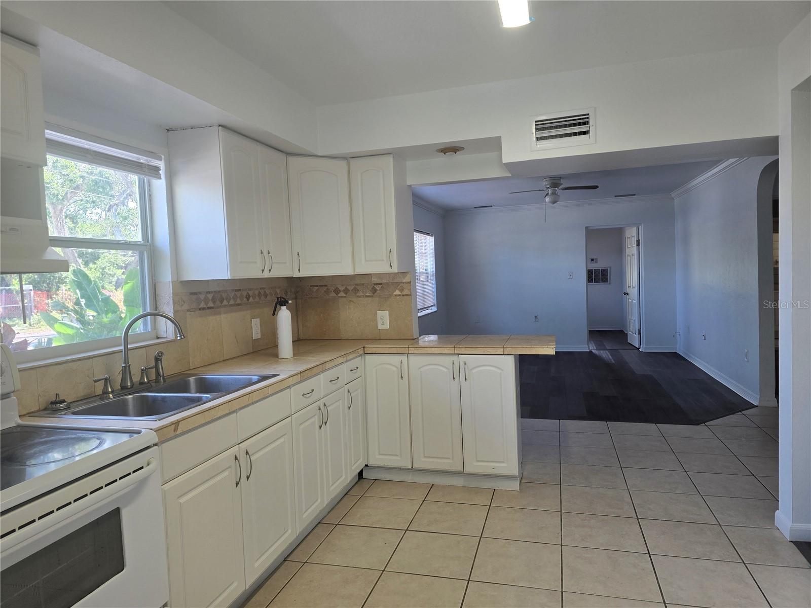Image 6 of 13 For 926 46th Street