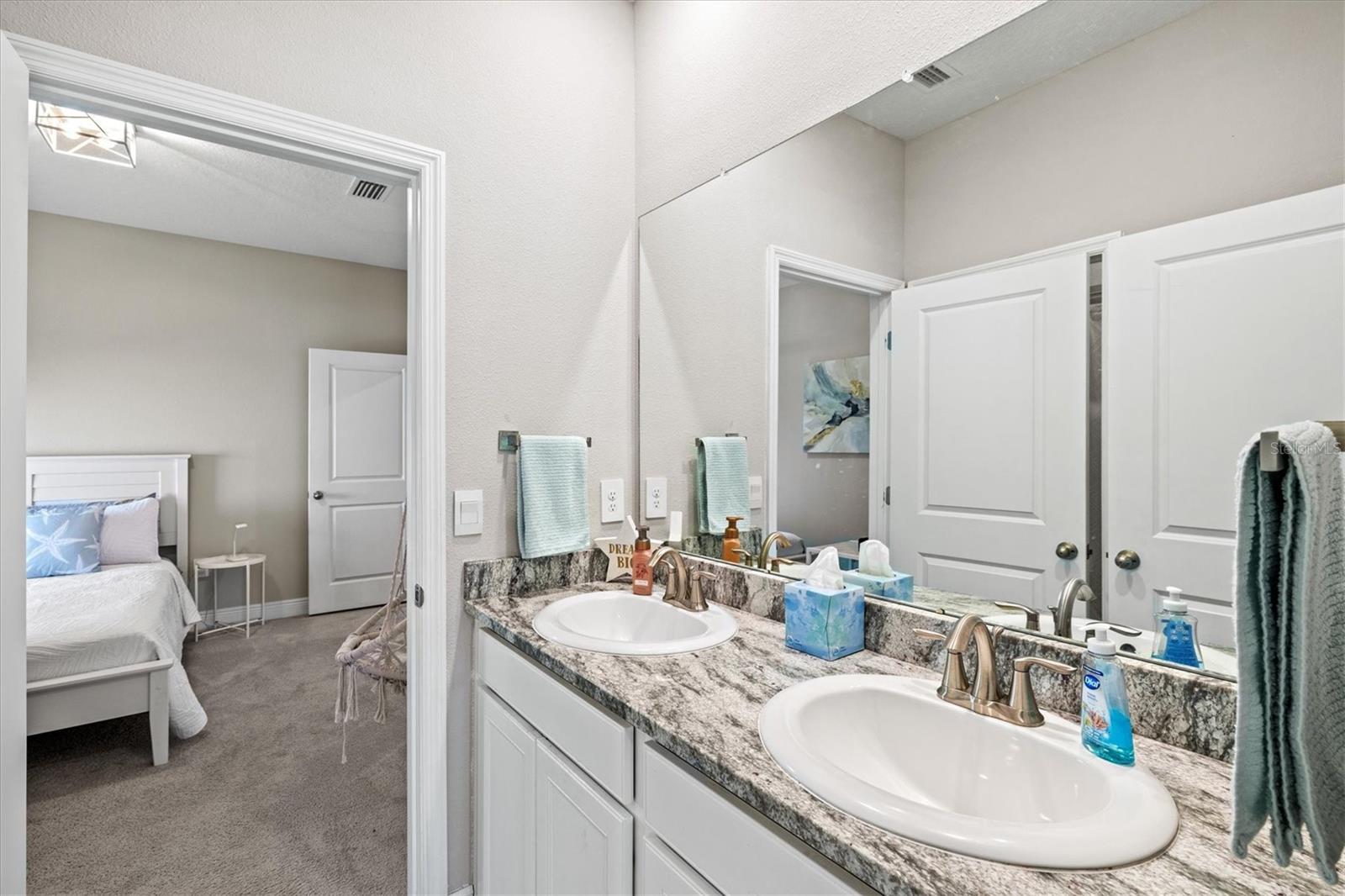 Image 18 of 53 For 17547 Cantarina Cove