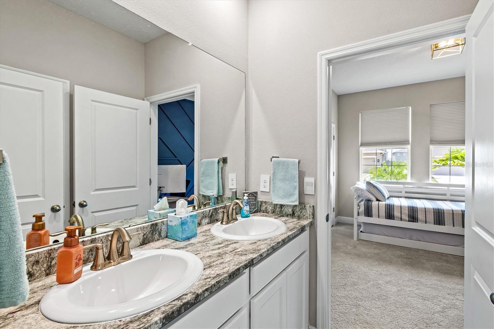 Image 19 of 53 For 17547 Cantarina Cove