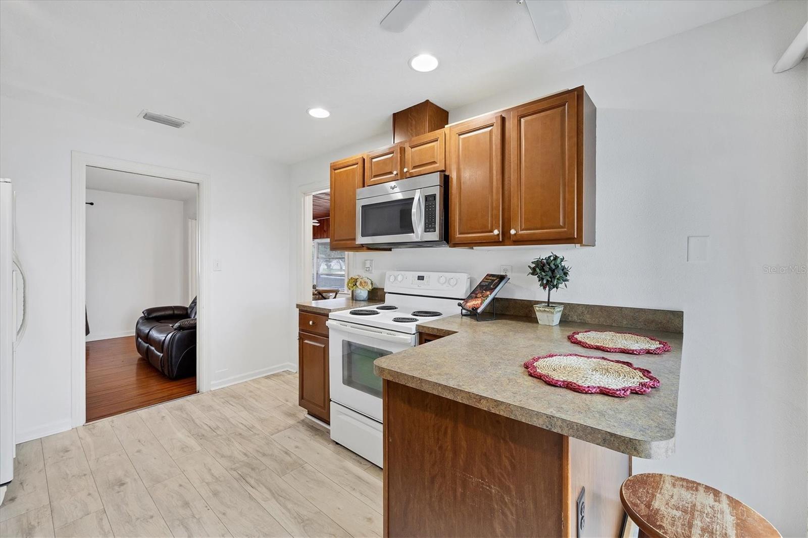 Image 16 of 51 For 2105 19th Street W
