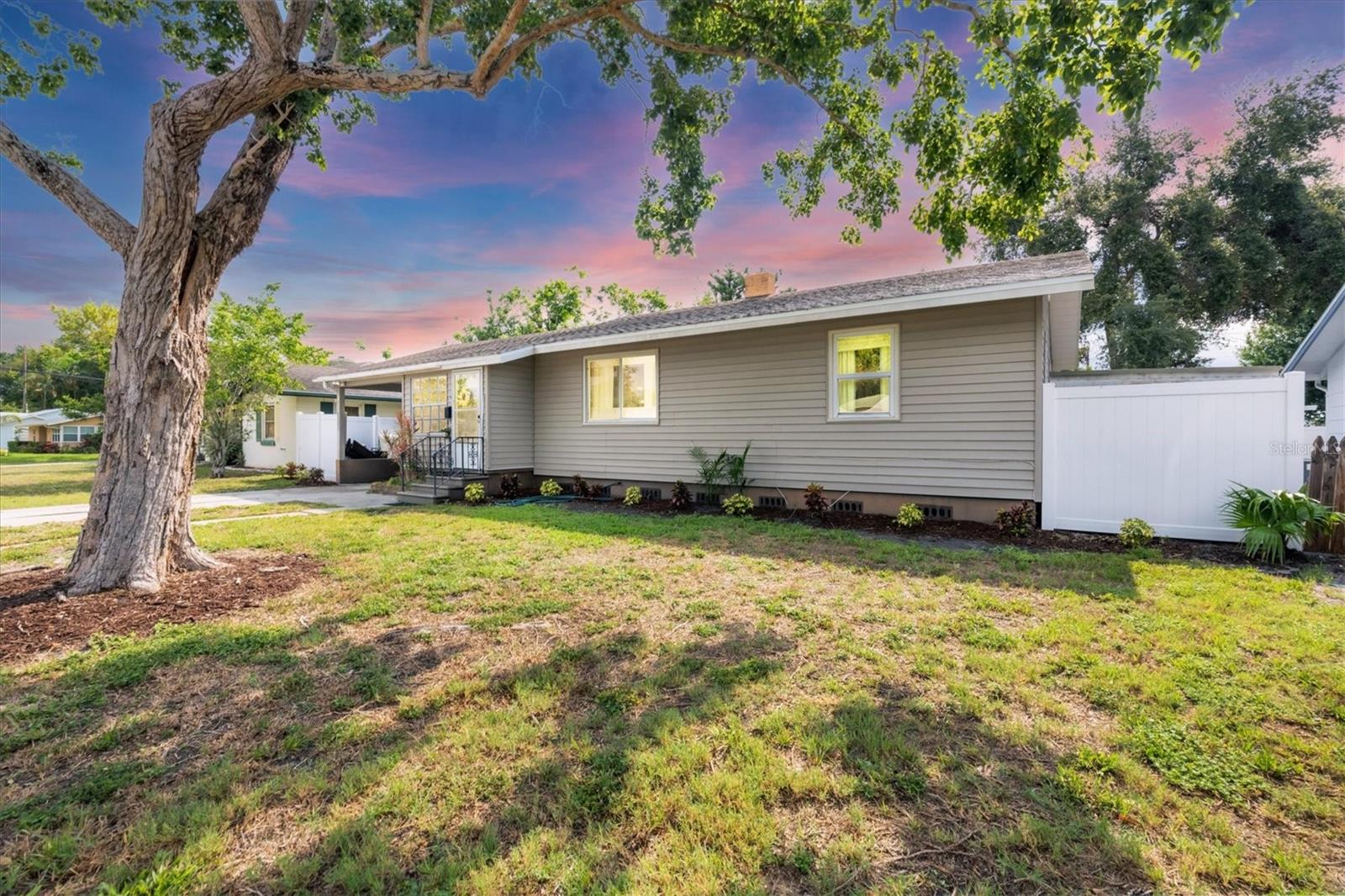 Image 2 of 51 For 2105 19th Street W