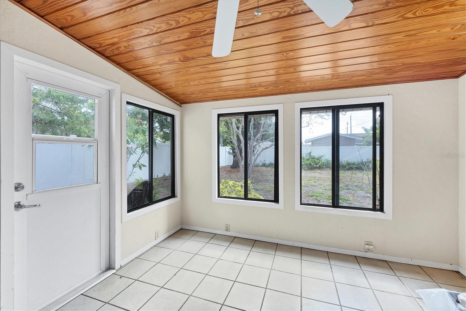 Image 22 of 51 For 2105 19th Street W